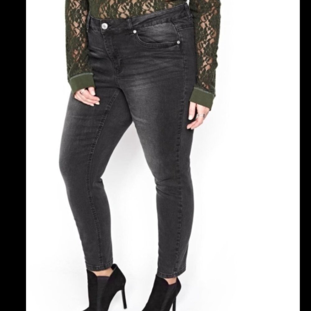 *Clearance* NWT Addition Elle Black Skinny Jeans Plus Size 16 12